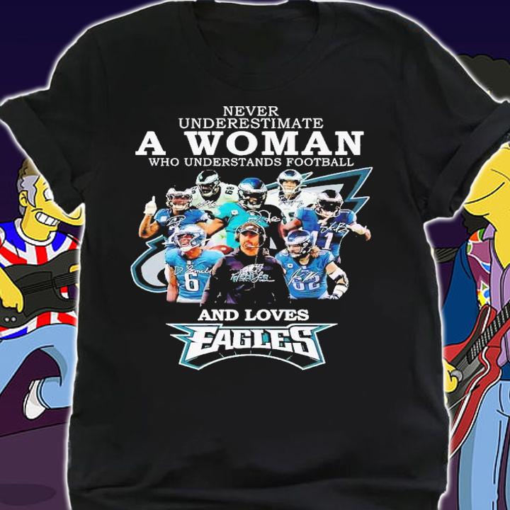 Never underestimate a woman who understands football and loves Eagles signatures shirt t-shirt
