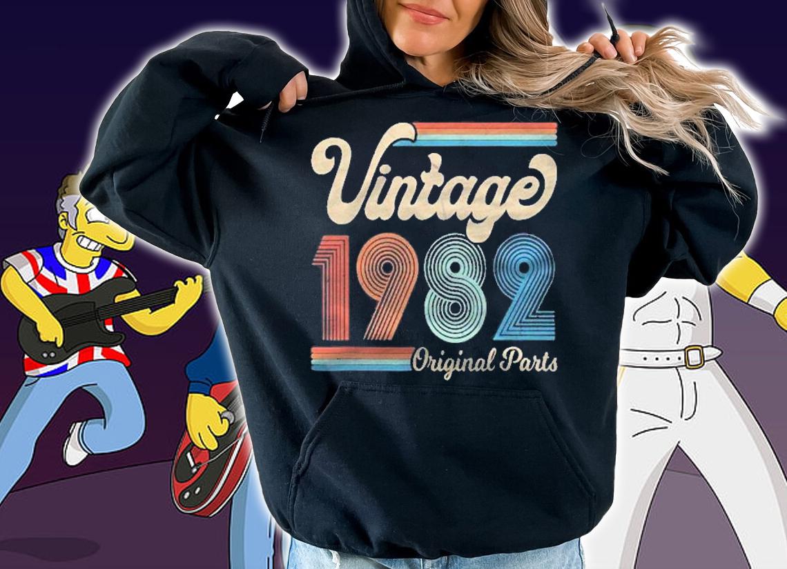 39Th Birthday Graphic Tee Born In 1982 Shirts Vintage Theme shirt t-shirt