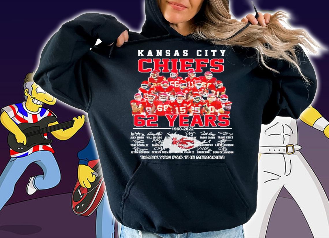Kansas City Chiefs 62 Years 1960-2022 Signatures Thank You For The Memories Shirt hoodie