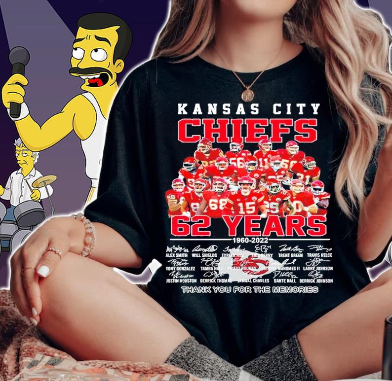 Kansas City Chiefs 62 Years 1960-2022 Signatures Thank You For The Memories Shirt woman shirt